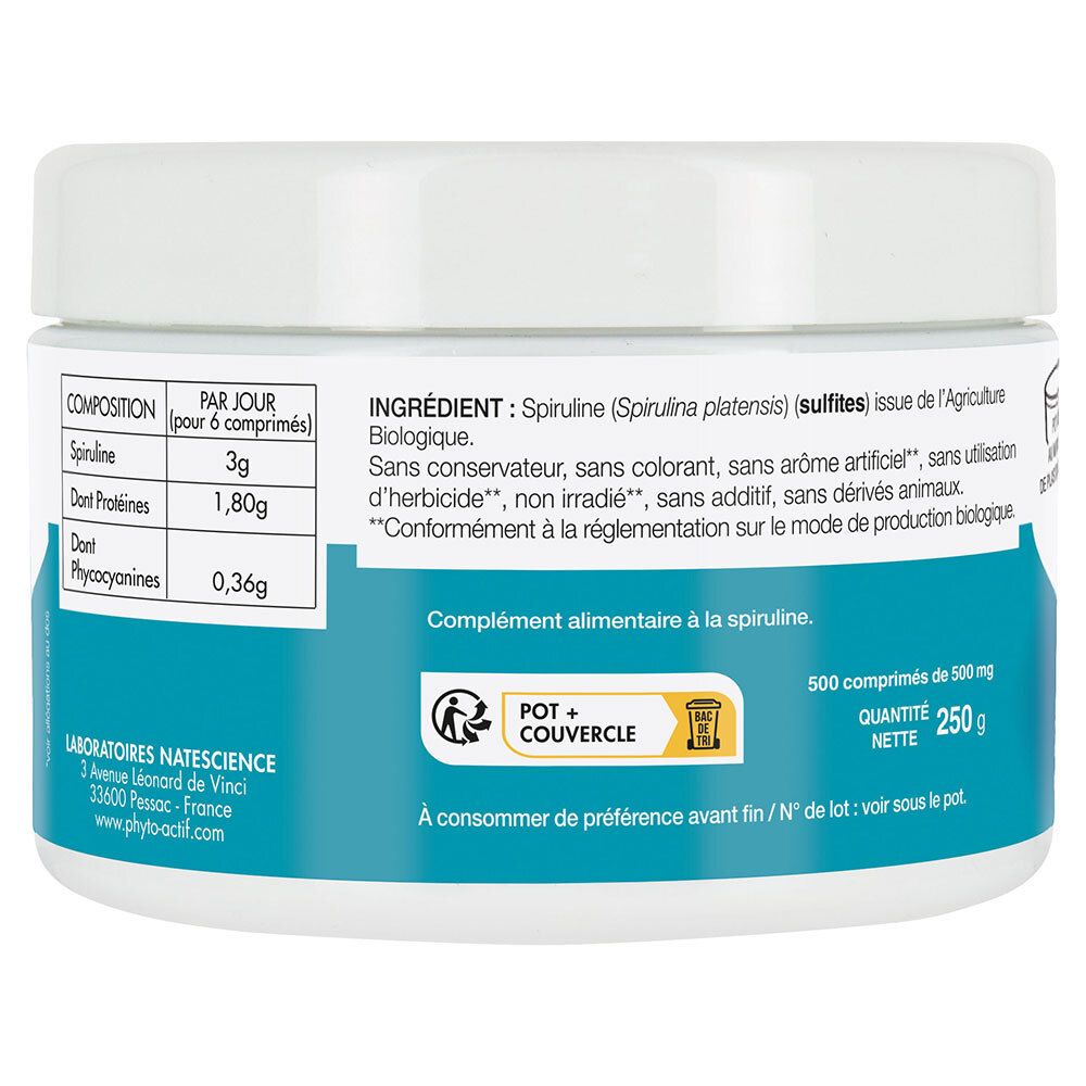 Dos du produit blanc rond. Étiquette bleue avec informations nutritionnelles et ingrédients. Texte.
