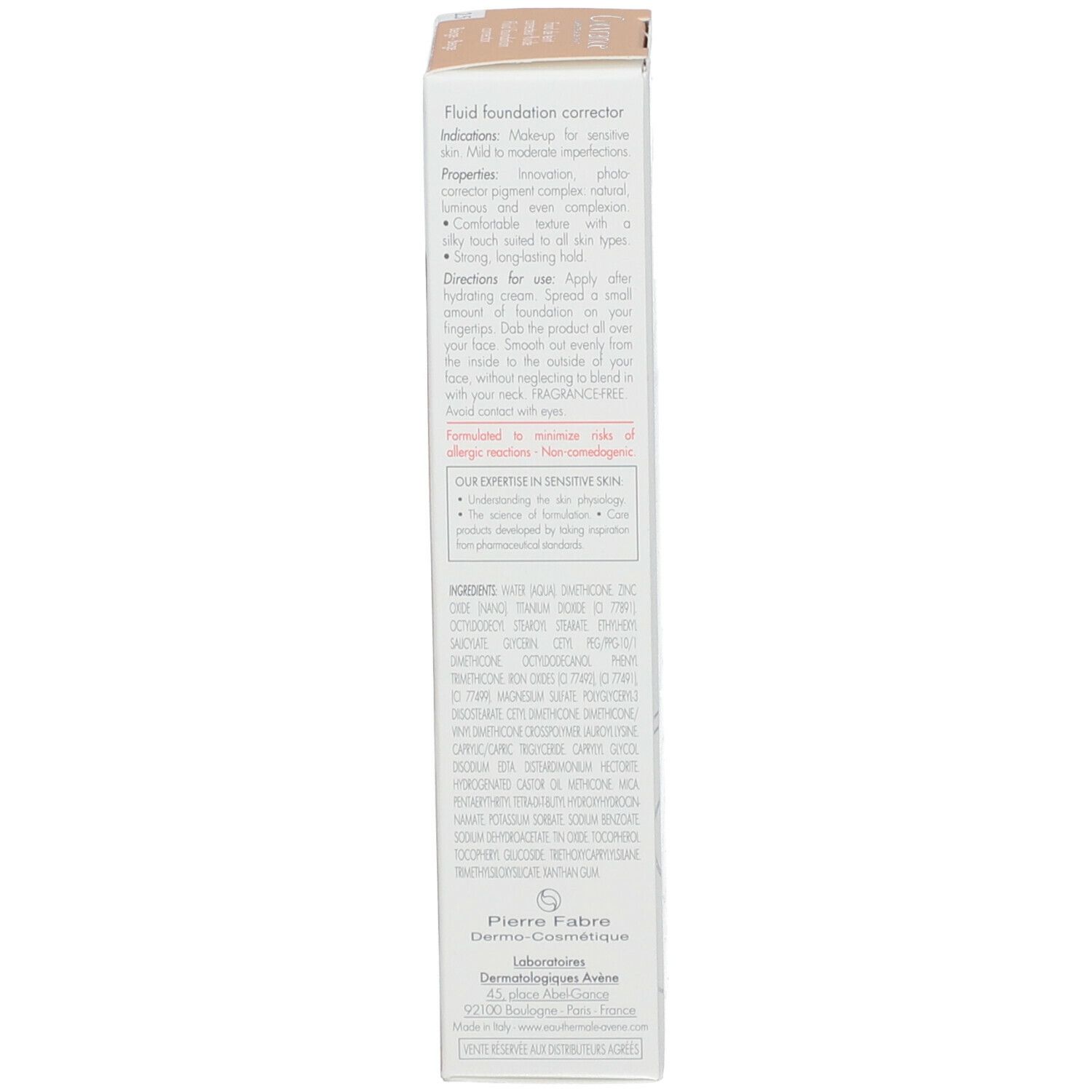 Côté de la boîte de fond de teint fluide. Ingrédients et instructions. Marque Couvrance.