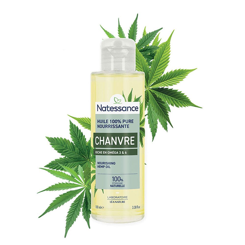Flacon avec étiquette verte et blanche, entouré de feuilles de chanvre. Inscription: Natessance Huile 100% Pure Nourrissante Chanvre.