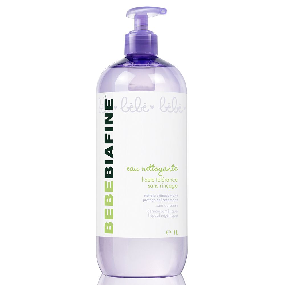 Bouteille transparente BebeBiafine avec pompe violette. Étiquette avec nom du produit et texte.