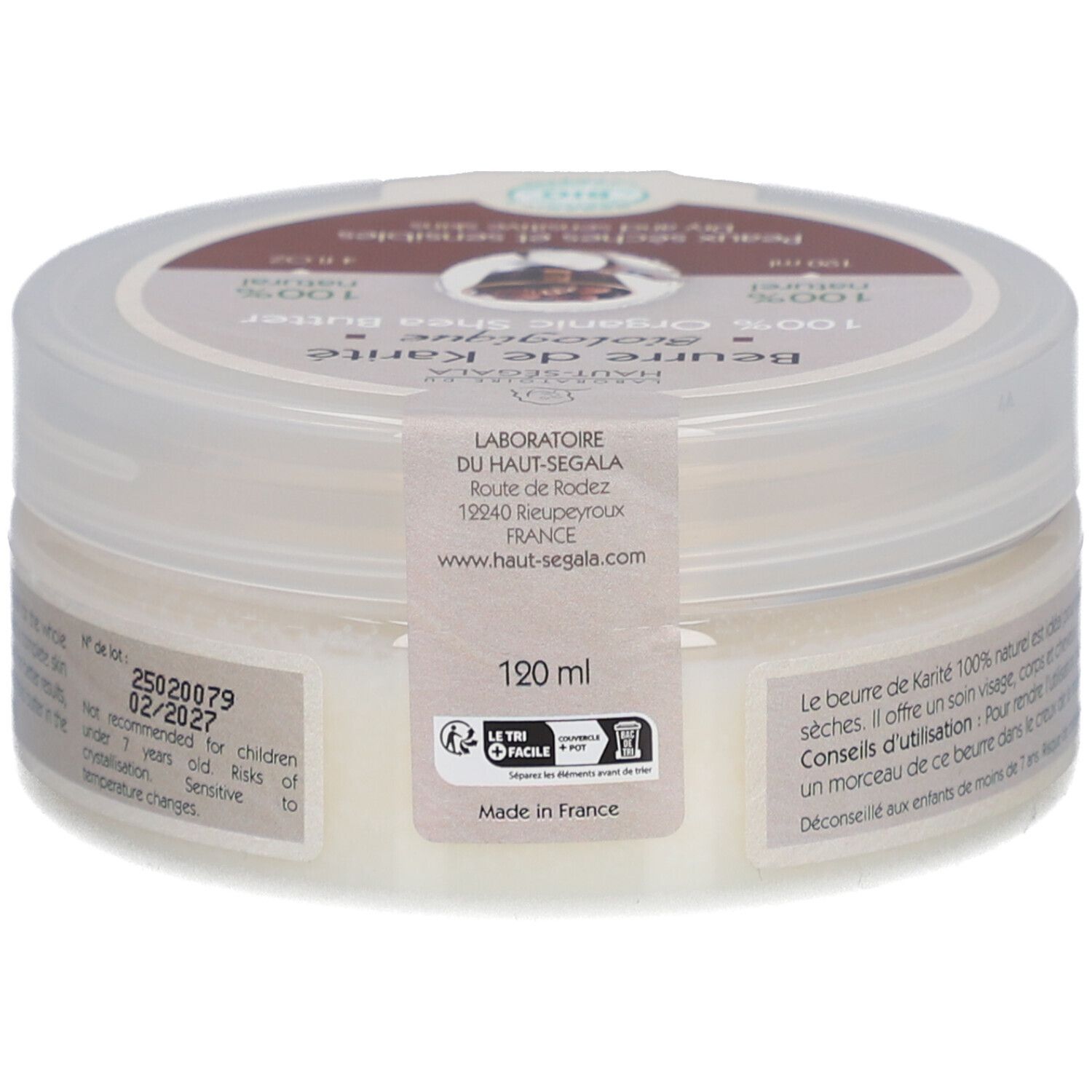 Pot cylindrique avec couvercle. Inscription: Beurre de Karité Biologique, 100% Organic Shea Butter. Label bio. Texte au dos.