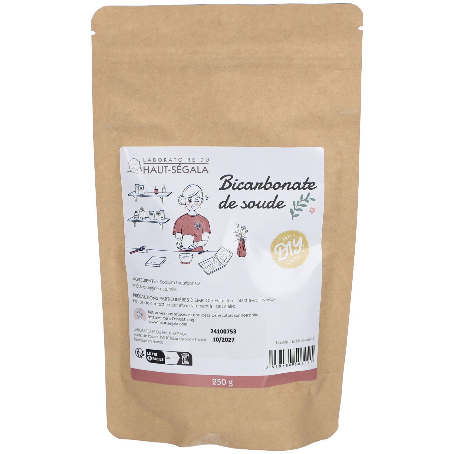 Sachet de Bicarbonate de soude. Étiquette avec nom du produit, logo DIY et illustration. Date de péremption. 250g.