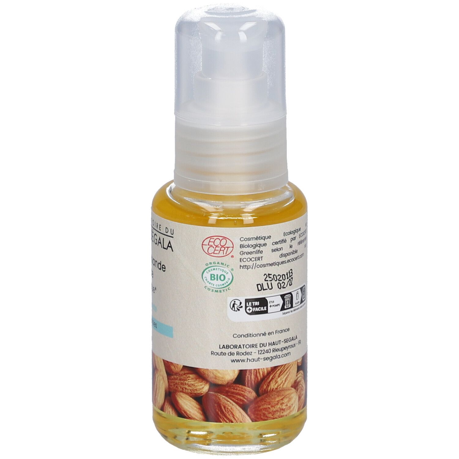 Flacon d'huile avec pompe. Texte au dos. Label bio. Inscription: Huile d'amande douce biologique.