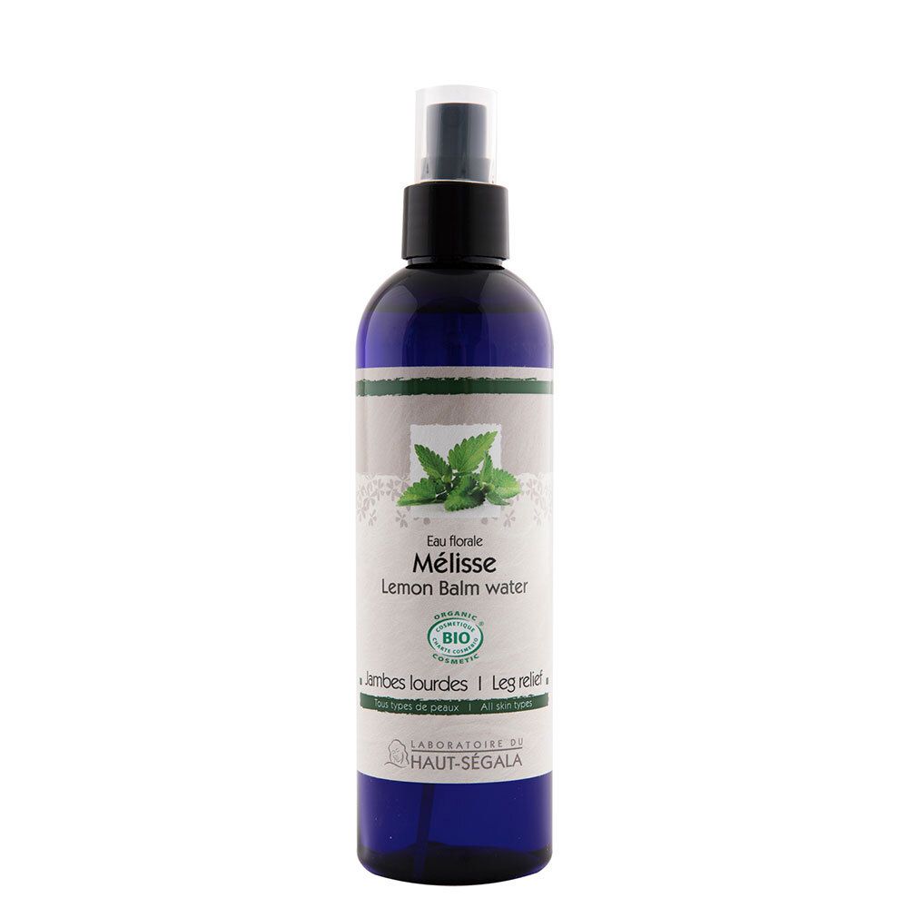 Flacon pulvérisateur bleu avec étiquette. Inscription: Eau florale Mélisse, Lemon Balm water. Certification Bio.