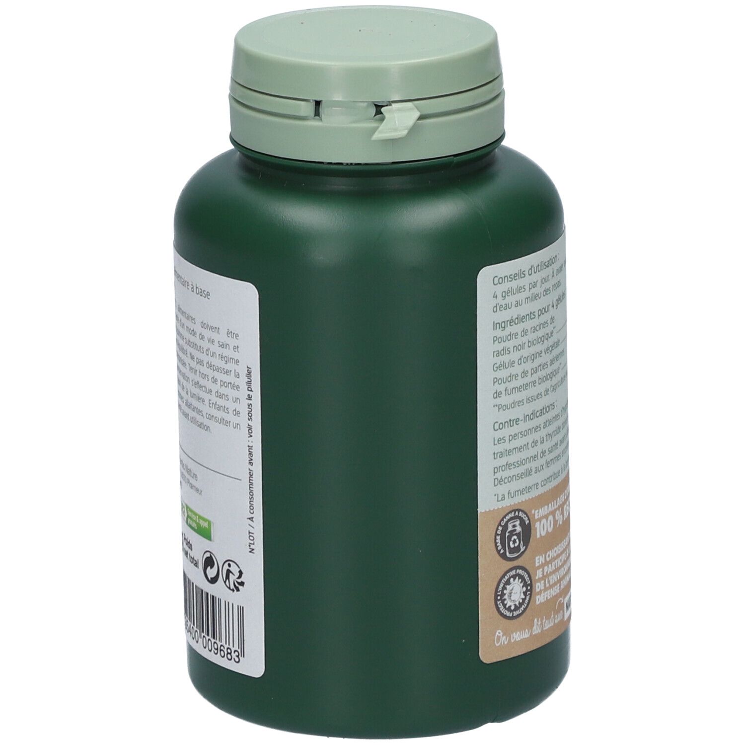 Flacon vert, vue latérale. Étiquettes avec informations. Avec labels recyclage et Vegan.