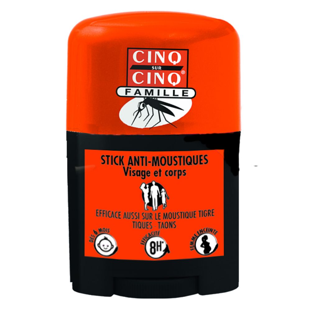 Stick anti-moustiques orange et noir. Inscription: CINQ SUR CINQ FAMILLE, STICK ANTI-MOUSTIQUES. Pictogrammes: bébé, femme enceinte, 8H.