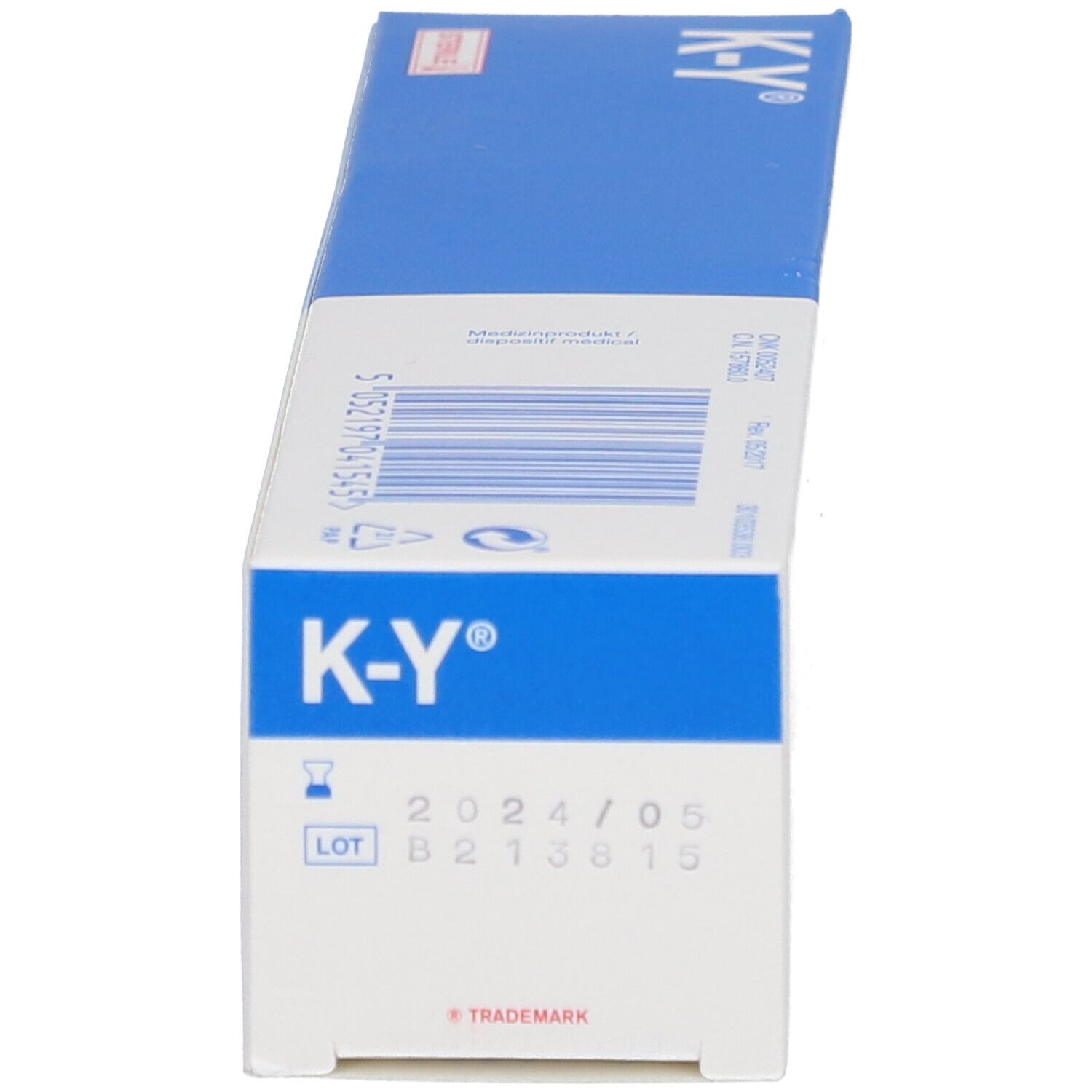 Boîte K-Y® Gel Lubrifiant Stérile. Emballage bleu et blanc. Texte: K-Y®, 2024/05, B213815.