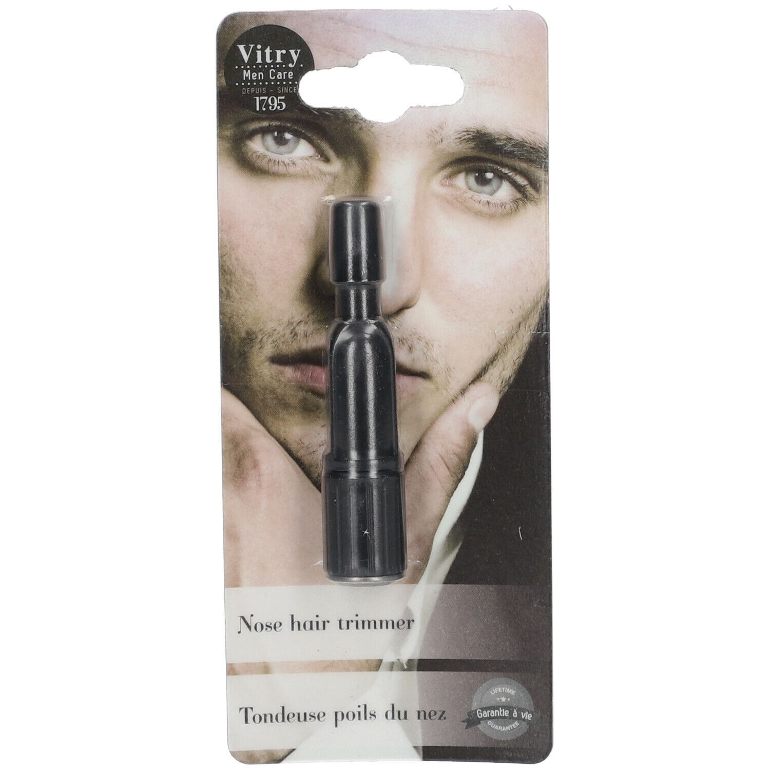 Tondeuse à poils du nez noire sur blister. Marque Vitry, visage d'homme en arrière-plan.