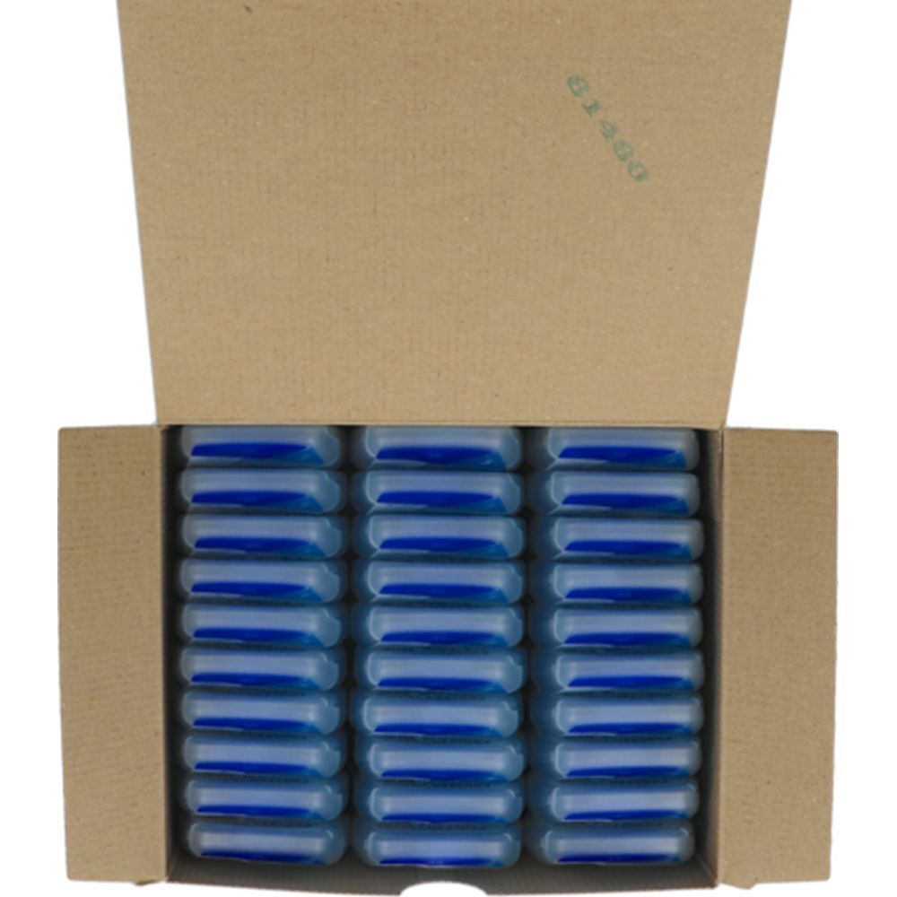 Boîte en carton ouverte, remplie de rangées de produits bleus emballés individuellement. Tampon vert en haut à gauche.