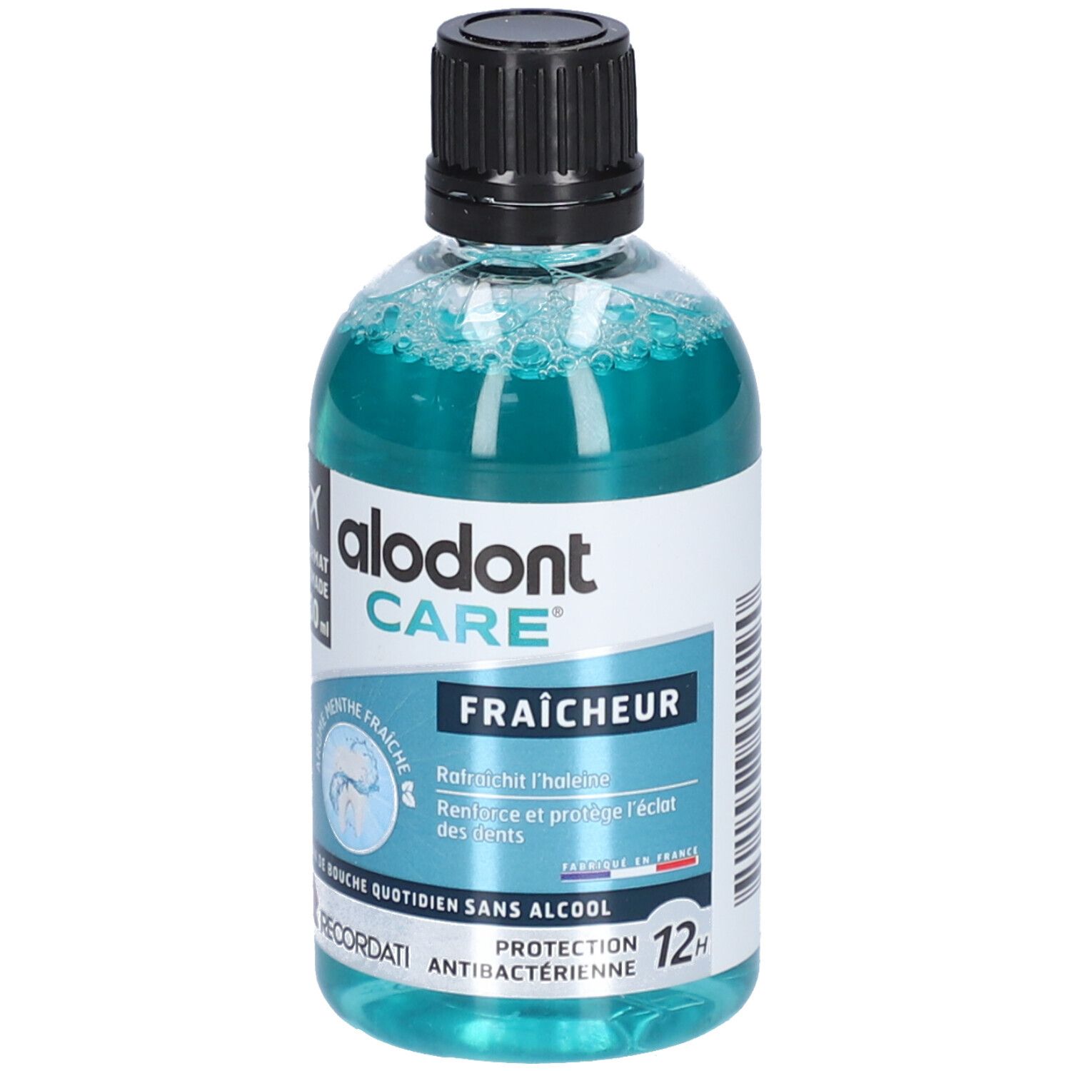 Flacon transparent avec liquide bleu et bouchon noir. Inscription: alodont CARE Fraîcheur. 100 ml.