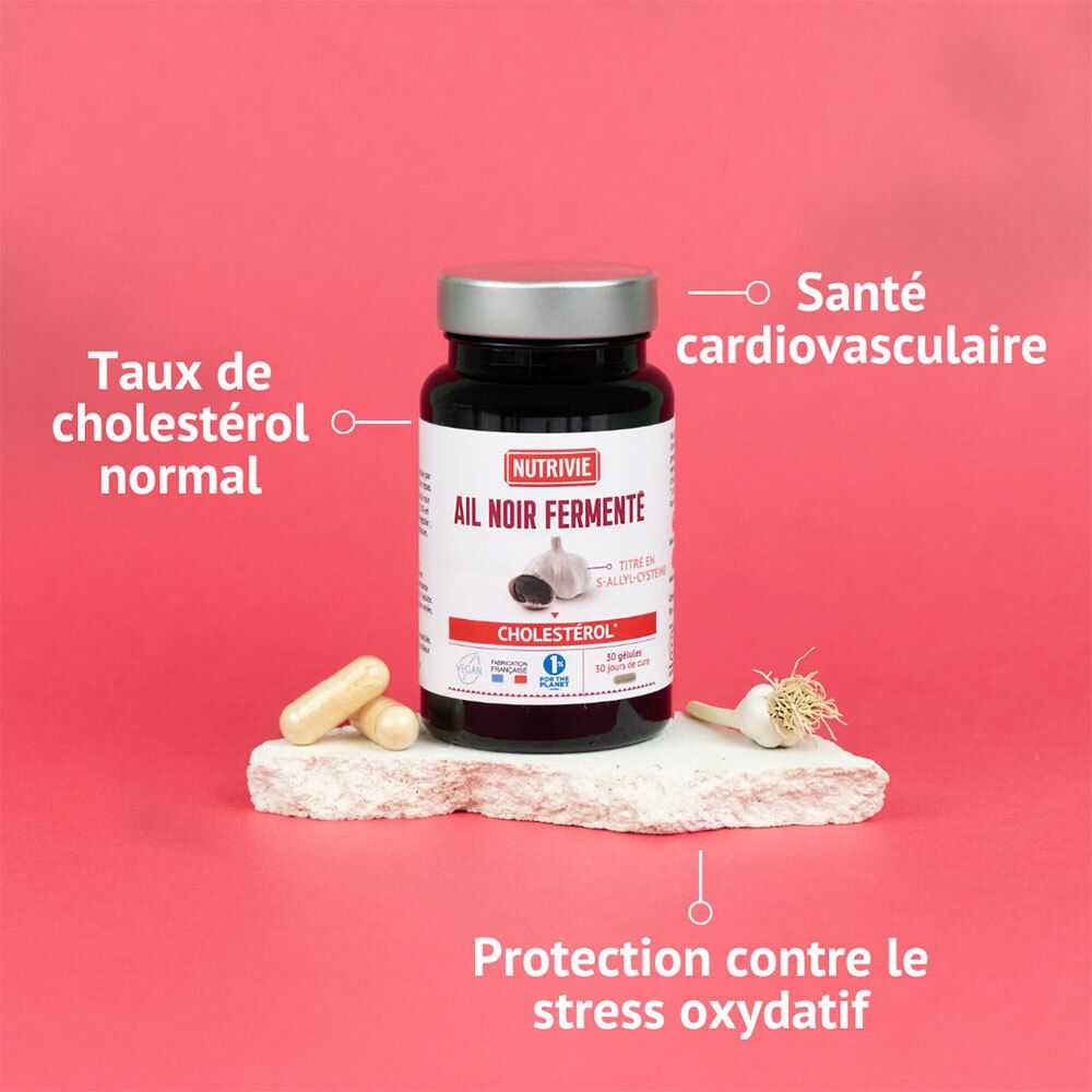 Gélules d'ail noir fermenté avec ail et capsules.