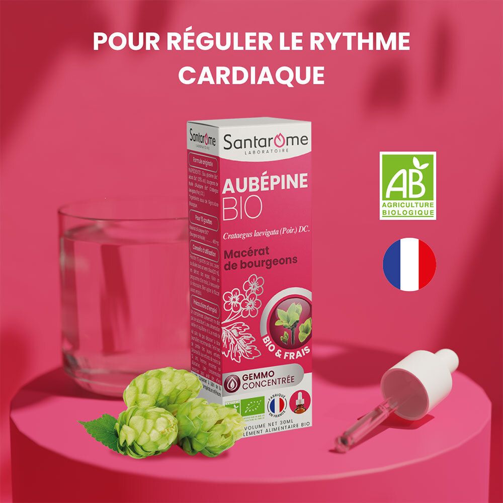 Flacon et emballage sur pierre. Labels vegan, AB, origine France. Fond rose.
