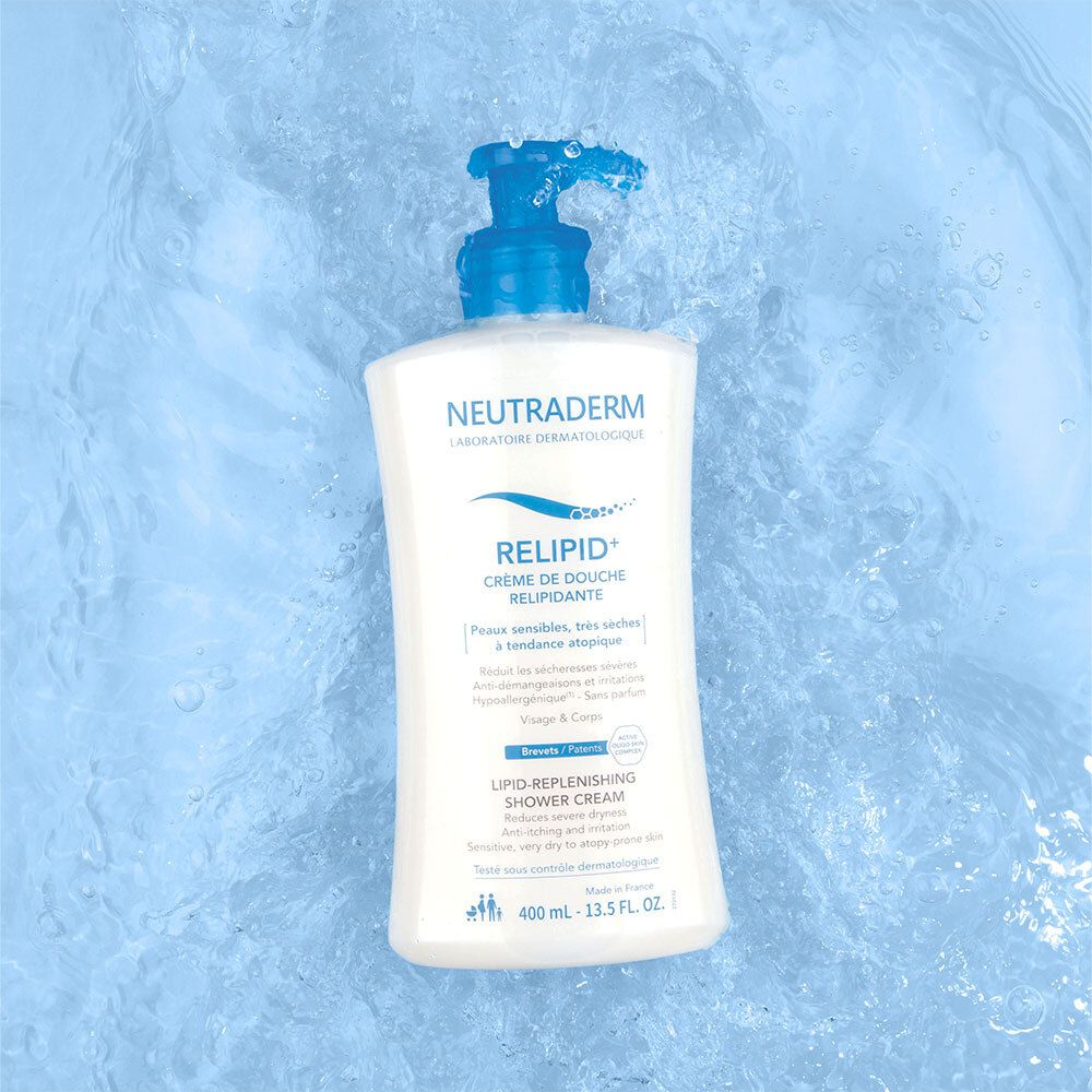 Flacon blanc avec pompe bleue dans l'eau. Inscription: NEUTRADERM, RELIPID+ Crème de Douche Relipidante. Pour peaux sensibles, très sèches. 400 ml.