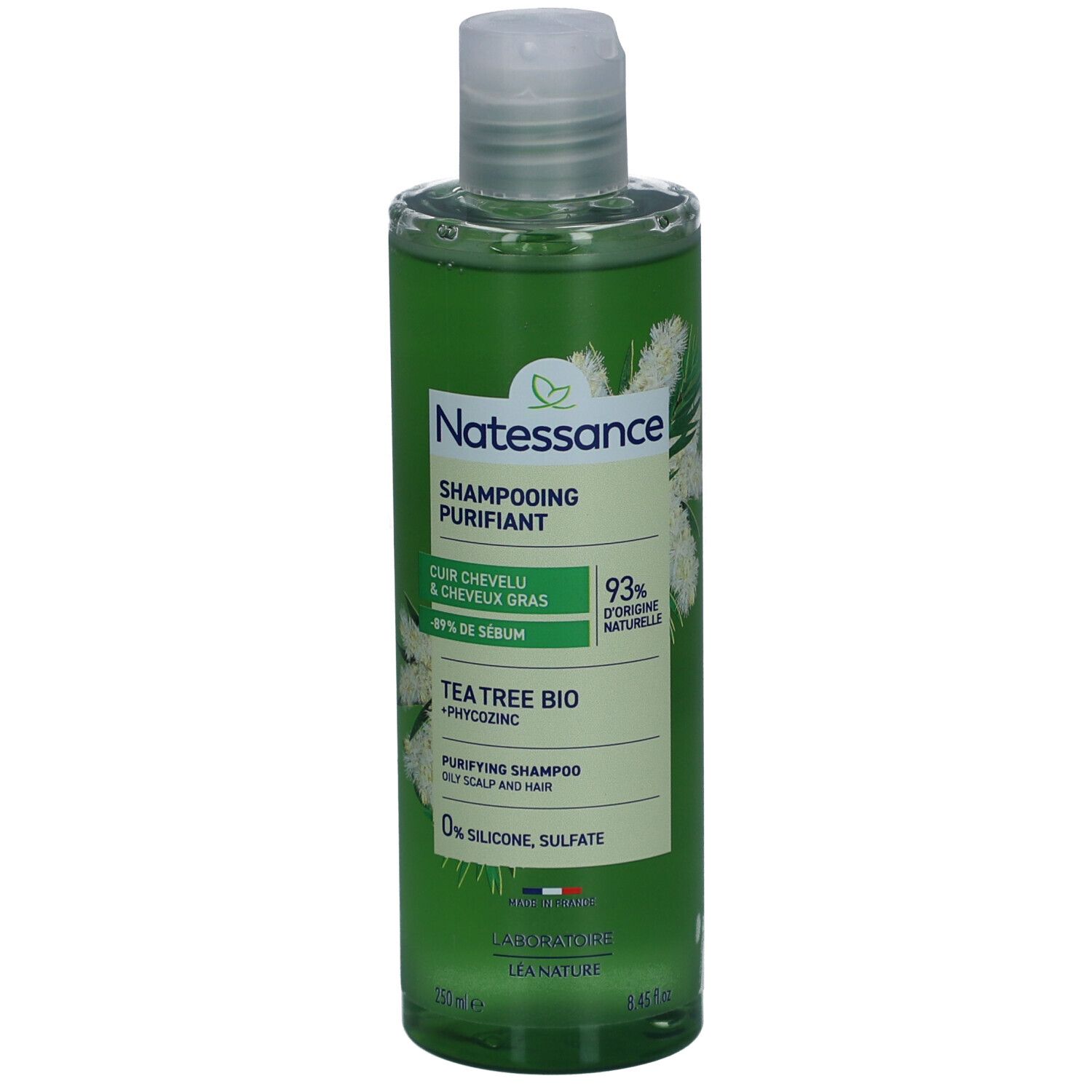 Flacon de shampooing vert. Inscription: Natessance, Shampoing Purifiant, Tea Tree Bio. 93% d'origine naturelle. 0% silicone, sulfate.