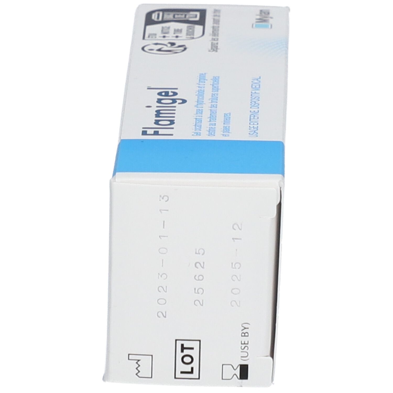 Vue latérale de la boîte Flamigel. Texte : Date de péremption, numéro de lot. Couleurs bleu et blanc. Logo Mylan.