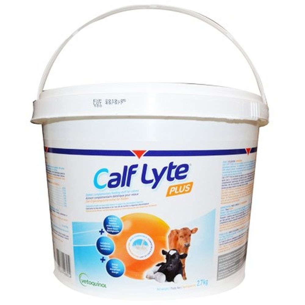 Seau blanc avec anse. Inscription: Calf Lyte PLUS. Illustration de veaux. Marque Vetoquinol. 2,7 kg.