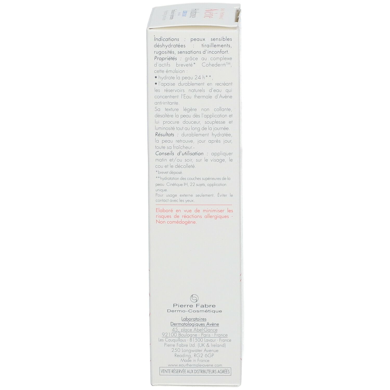 Dos de la boîte blanche avec texte. Nom du produit, instructions et ingrédients. Fond blanc.