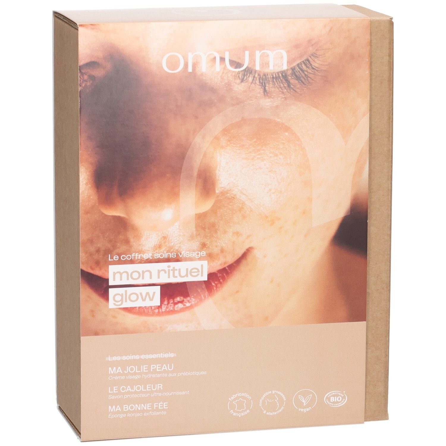 Face avant de la boîte cadeau OMUM 'Mon Rituel Glow' avec image de visage.