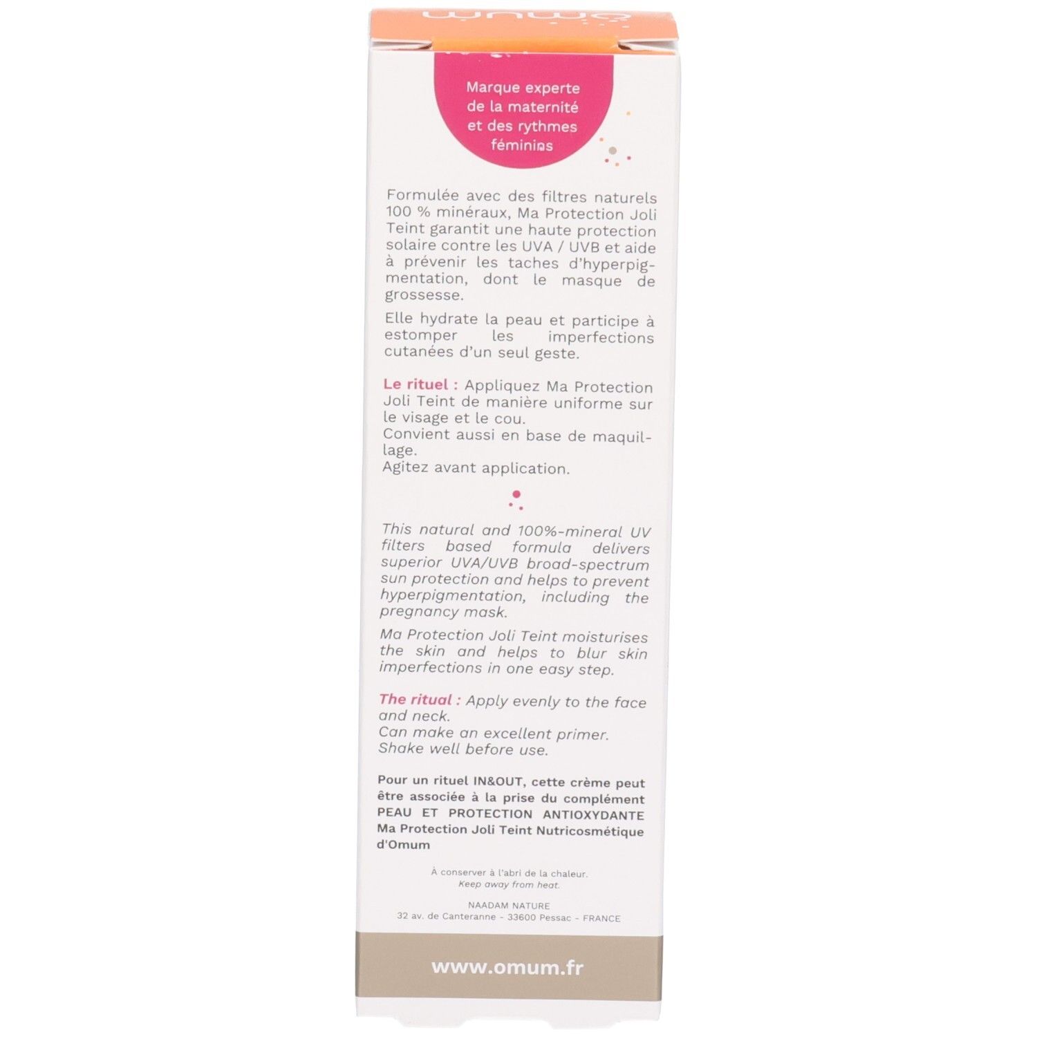 Arrière de la boîte de crème solaire OMUM avec informations produit.