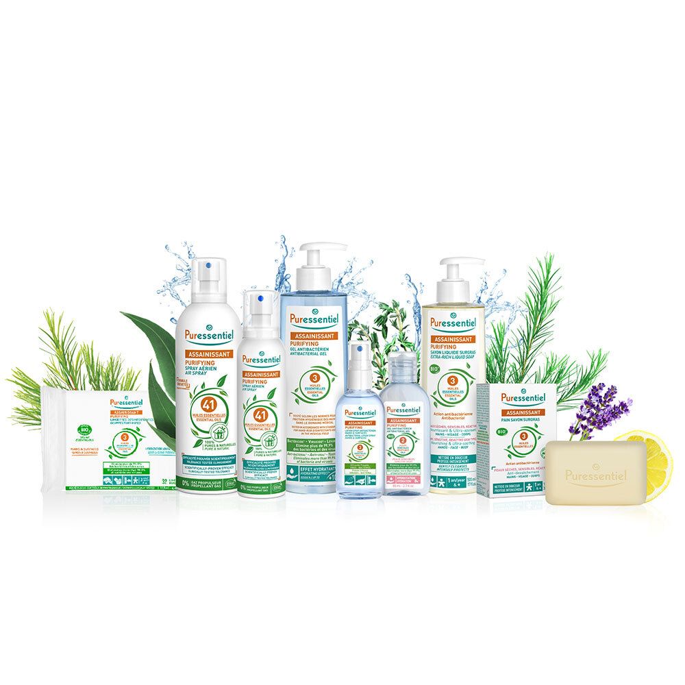 Divers produits de la marque Puressentiel. Flacons, sprays, savon. Inscription: Puressentiel, Assainissant, antibactérien. Avec 3 huiles essentielles.