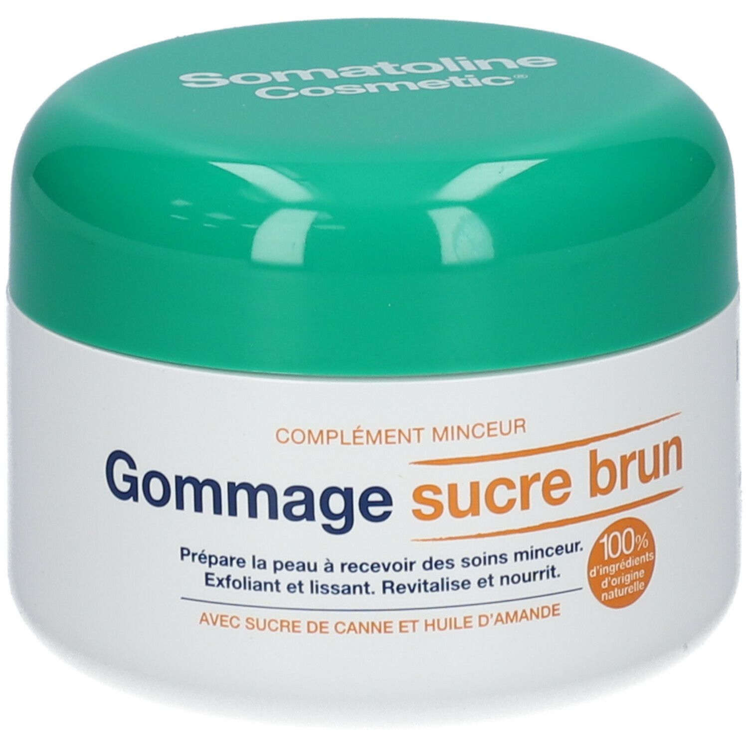 Pot blanc, couvercle vert. Inscription: Somatoline Cosmetic, Gommage sucre brun. 100% ingrédients naturels.