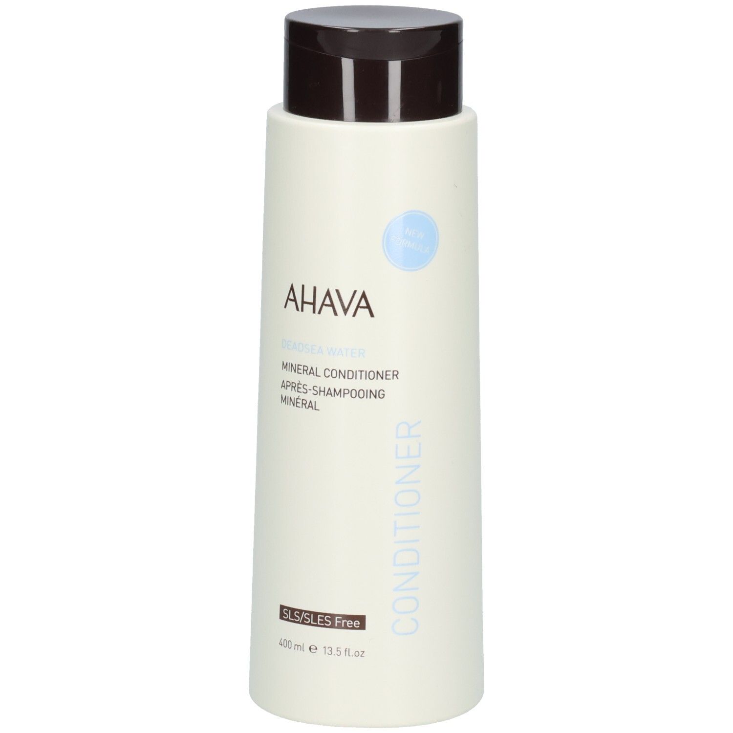 Flacon AHAVA Mineral Conditioner. Blanc, bouchon marron. Texte: AHAVA, Mineral Conditioner, SLS/SLES Free.