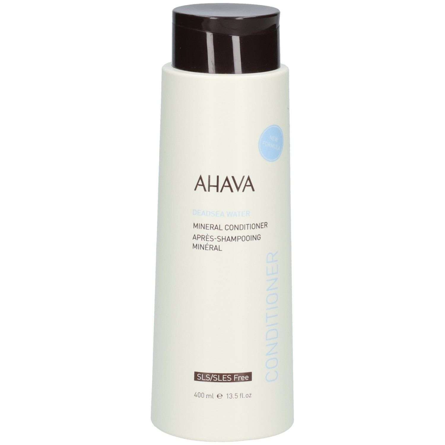 Flacon AHAVA Mineral Conditioner. Blanc, bouchon marron. Texte: AHAVA, Mineral Conditioner, SLS/SLES Free.
