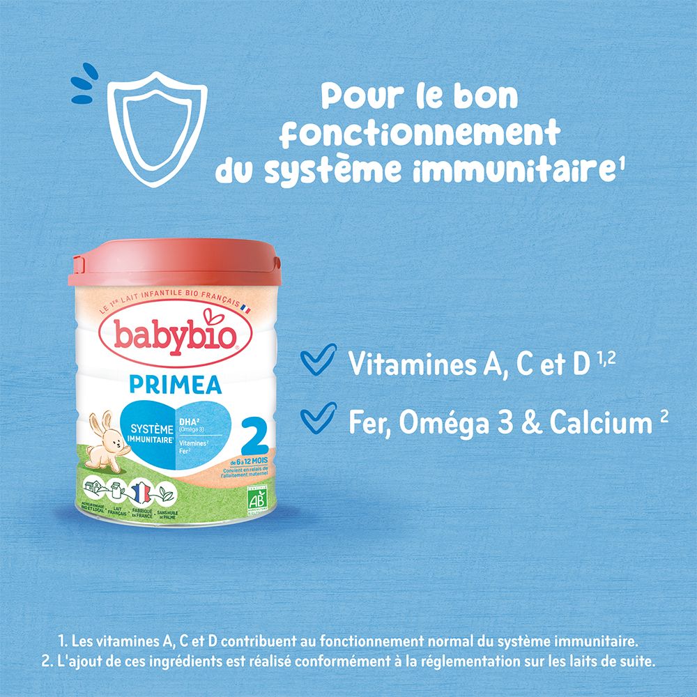 Boîte de lait infantile Babybio Primea 2. Contient vitamines A, C, D, fer, oméga 3 et calcium. Texte.