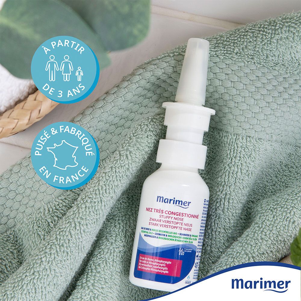 Spray nasal Marimer sur serviette verte. Autocollants : Dès 3 ans, Fabriqué en France. Flacon avec embout.