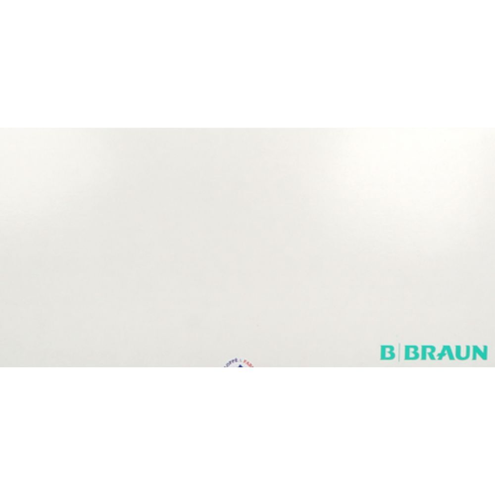 Emballage blanc avec logo B. Braun. Petit logo en bas.
