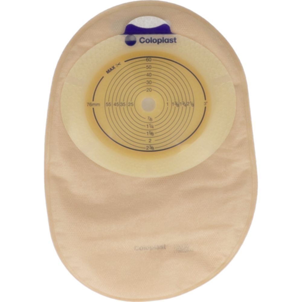 Poche de stomie beige avec ouverture prédécoupée et échelle de mesure. Marque Coloplast.