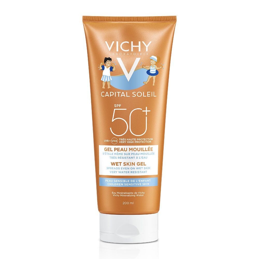 Tube de crème solaire orange avec bouchon blanc. Inscriptions : VICHY, Capital Soleil, SPF 50+. Pour enfants.