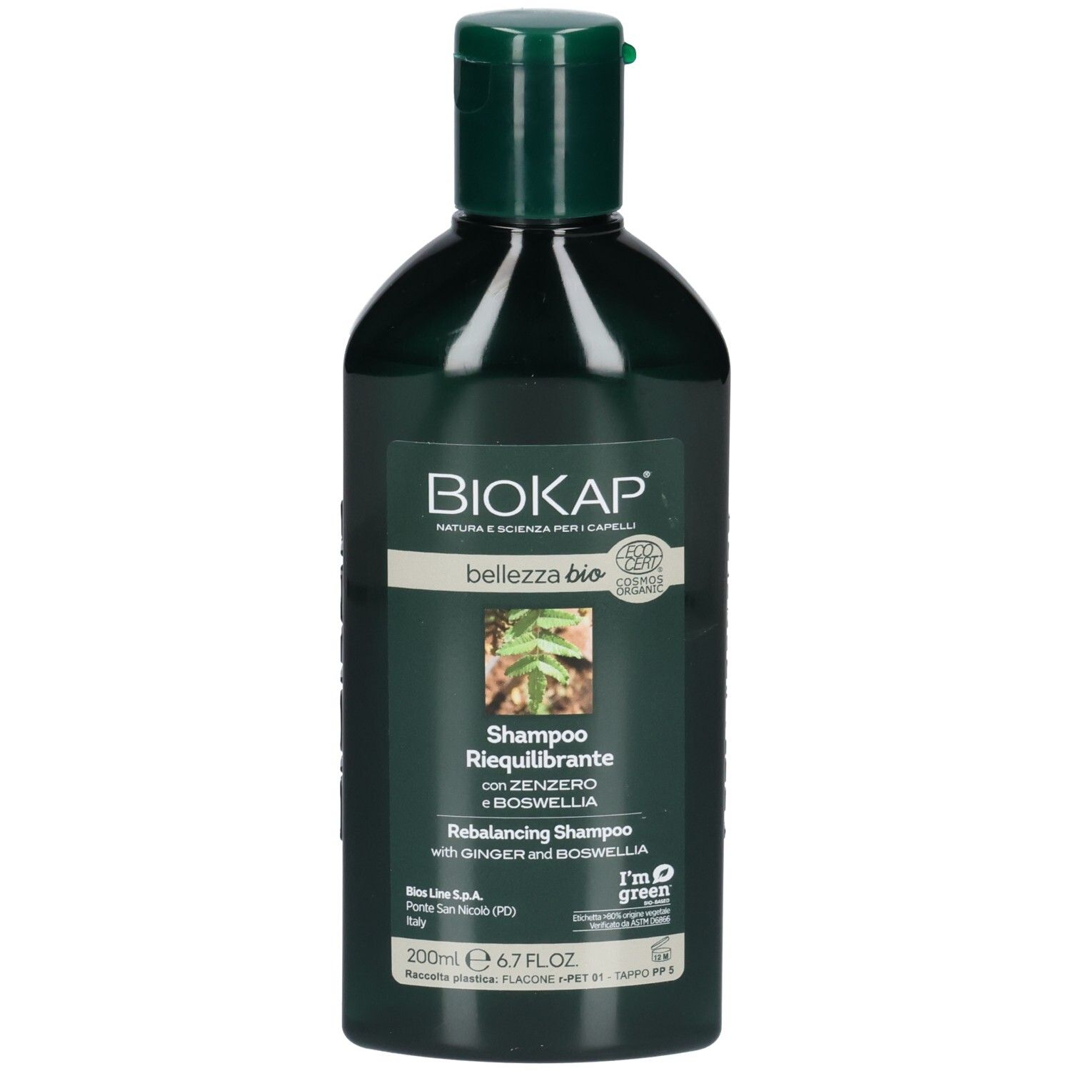 Flacon vert de shampooing BIOKAP. Inscription: bellezza bio, Shampoo Riequilibrante, avec gingembre et boswellia. Bouchon vert.
