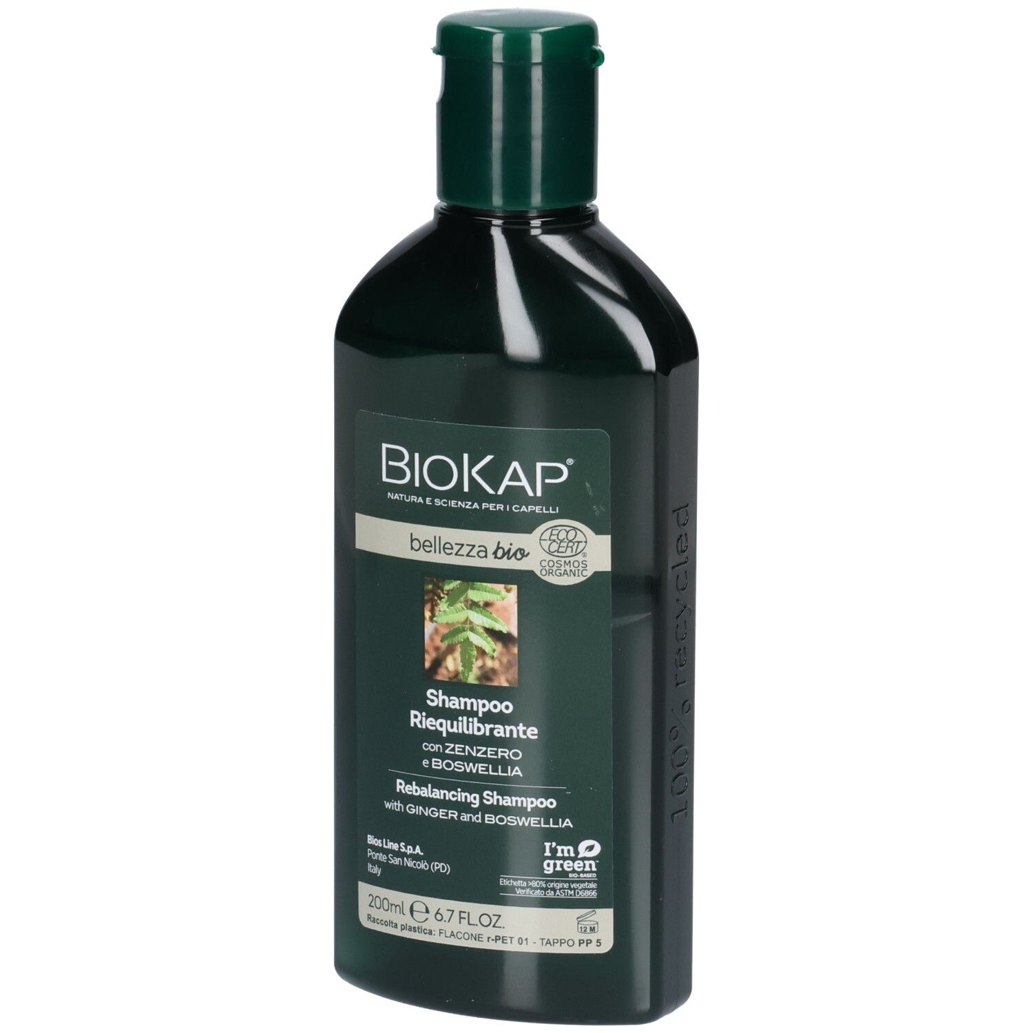 Flacon vert de shampooing BIOKAP. Inscription: bellezza bio, Shampoo Riequilibrante, avec gingembre et boswellia. Bouchon vert.
