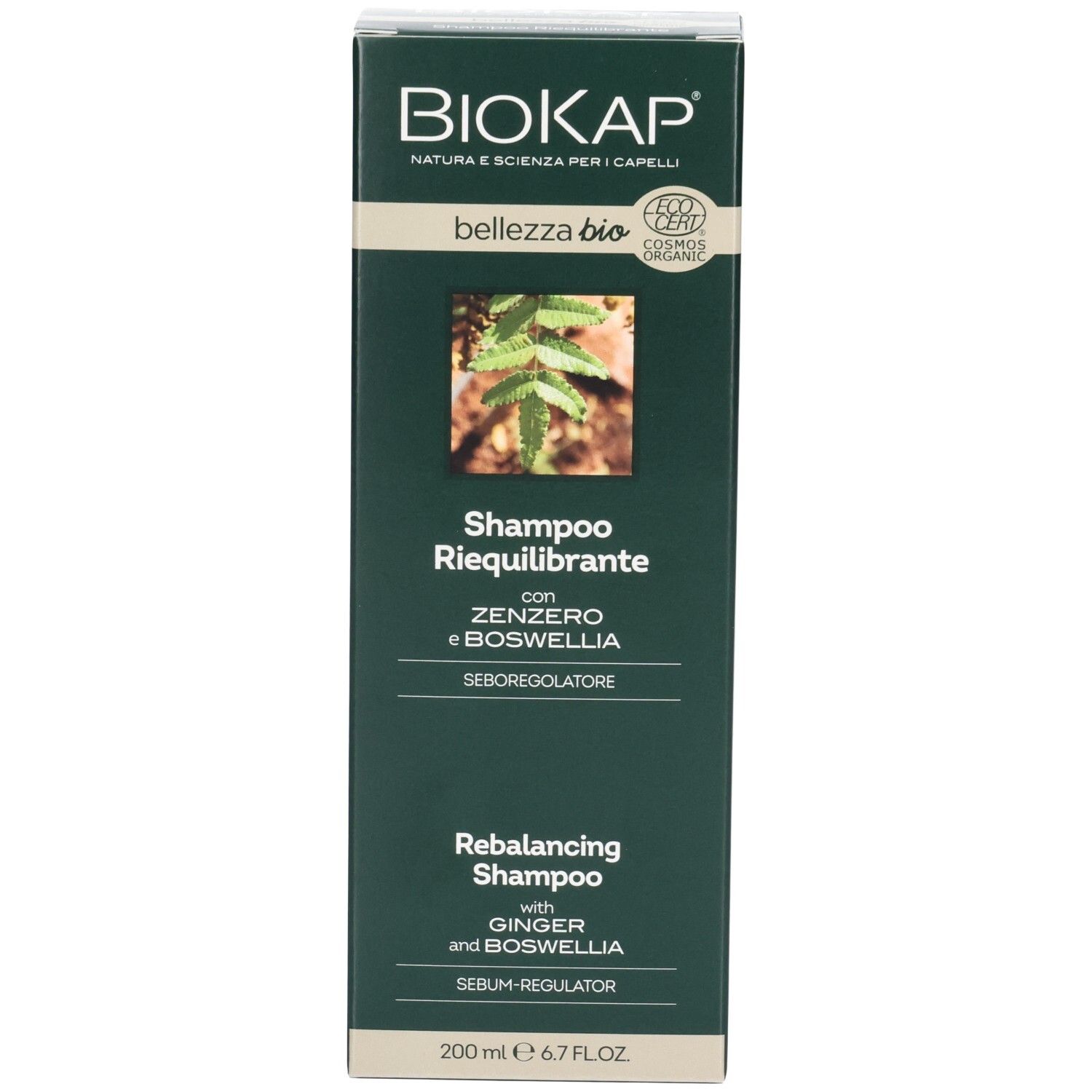 Carton de shampooing BIOKAP. Inscription: bellezza bio, Shampoo Riequilibrante, avec gingembre et boswellia. Bouchon vert.