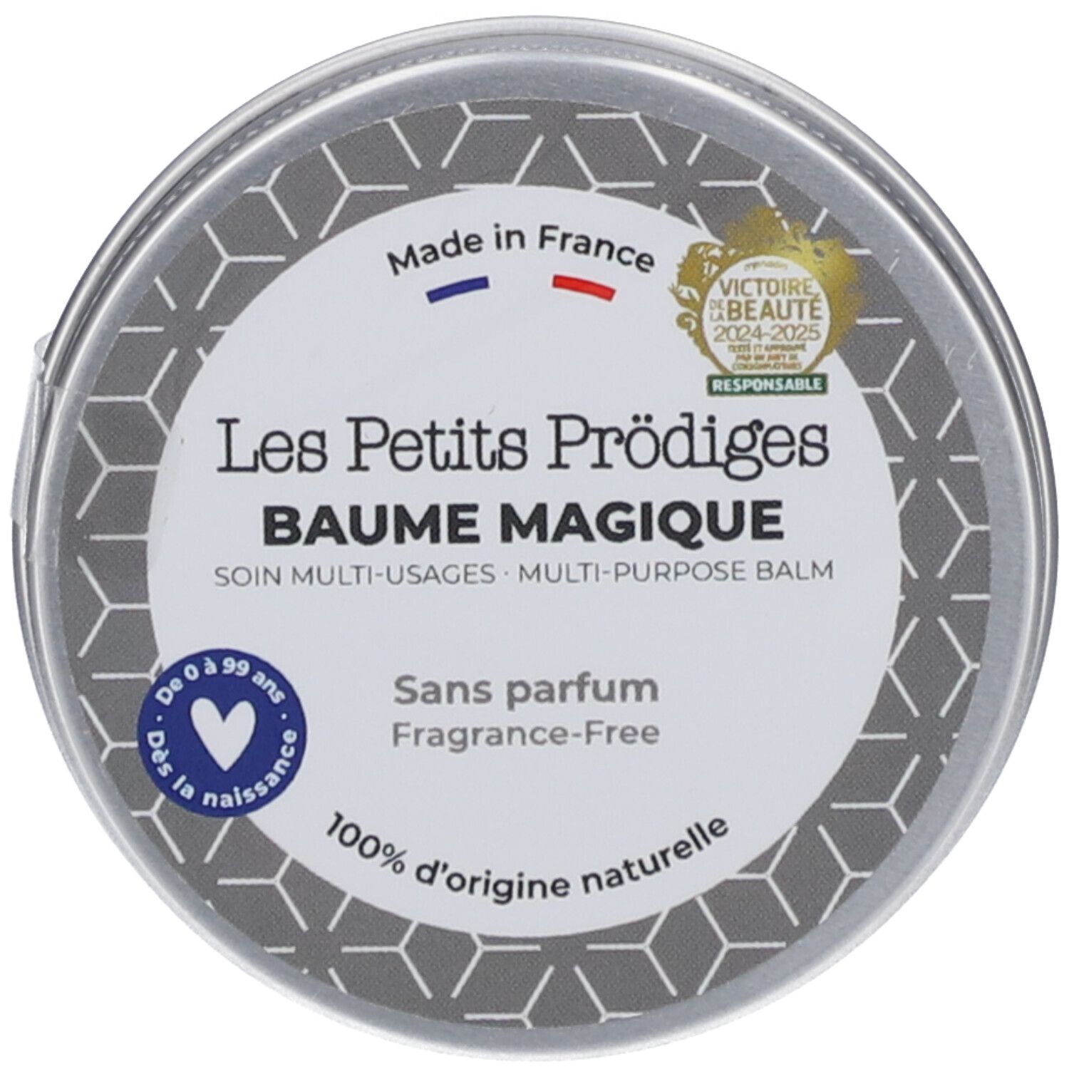 Boîte ronde avec étiquette blanche. Texte: Les Petits Prödiges, Baume Magique, Sans parfum. Label: Victoire de la Beauté.