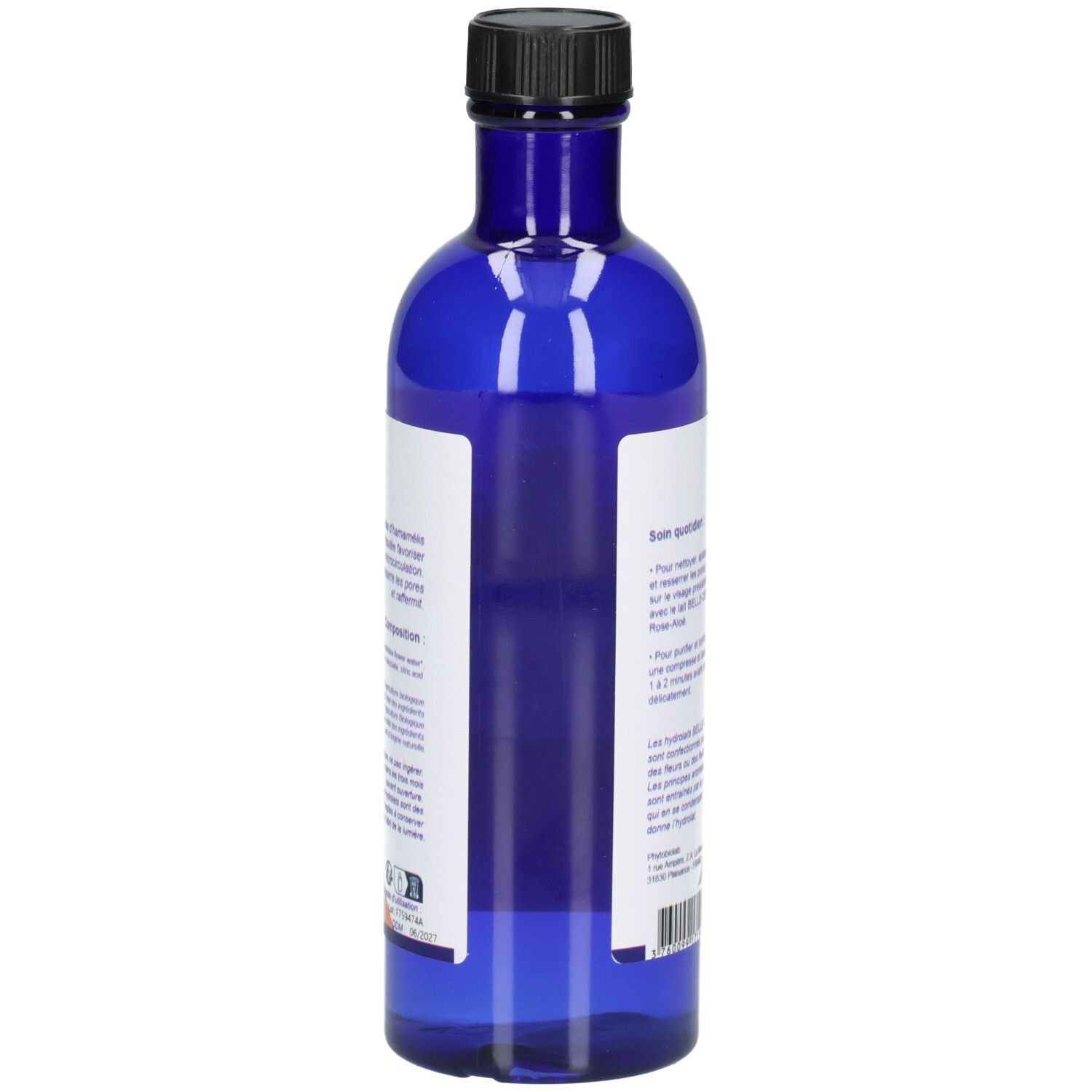 Vue latérale d'une bouteille en verre bleue avec étiquette pour Belle 'Oemine Bio Eau Florale Hamamélis.