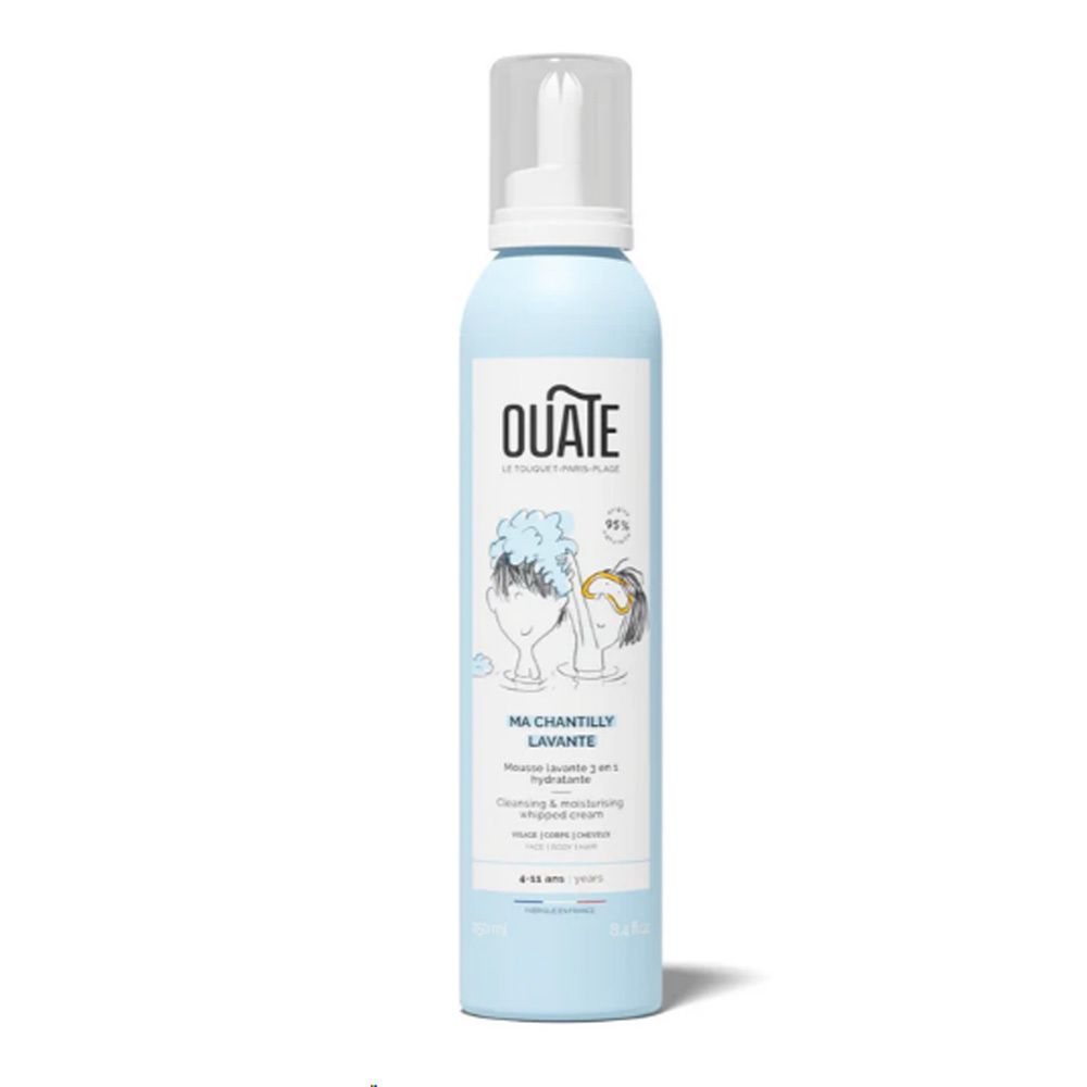 Flacon bleu clair avec pompe blanche. Inscription: OUATE, Ma Chantilly Lavante. Illustration d'enfants. Produit 3 en 1.