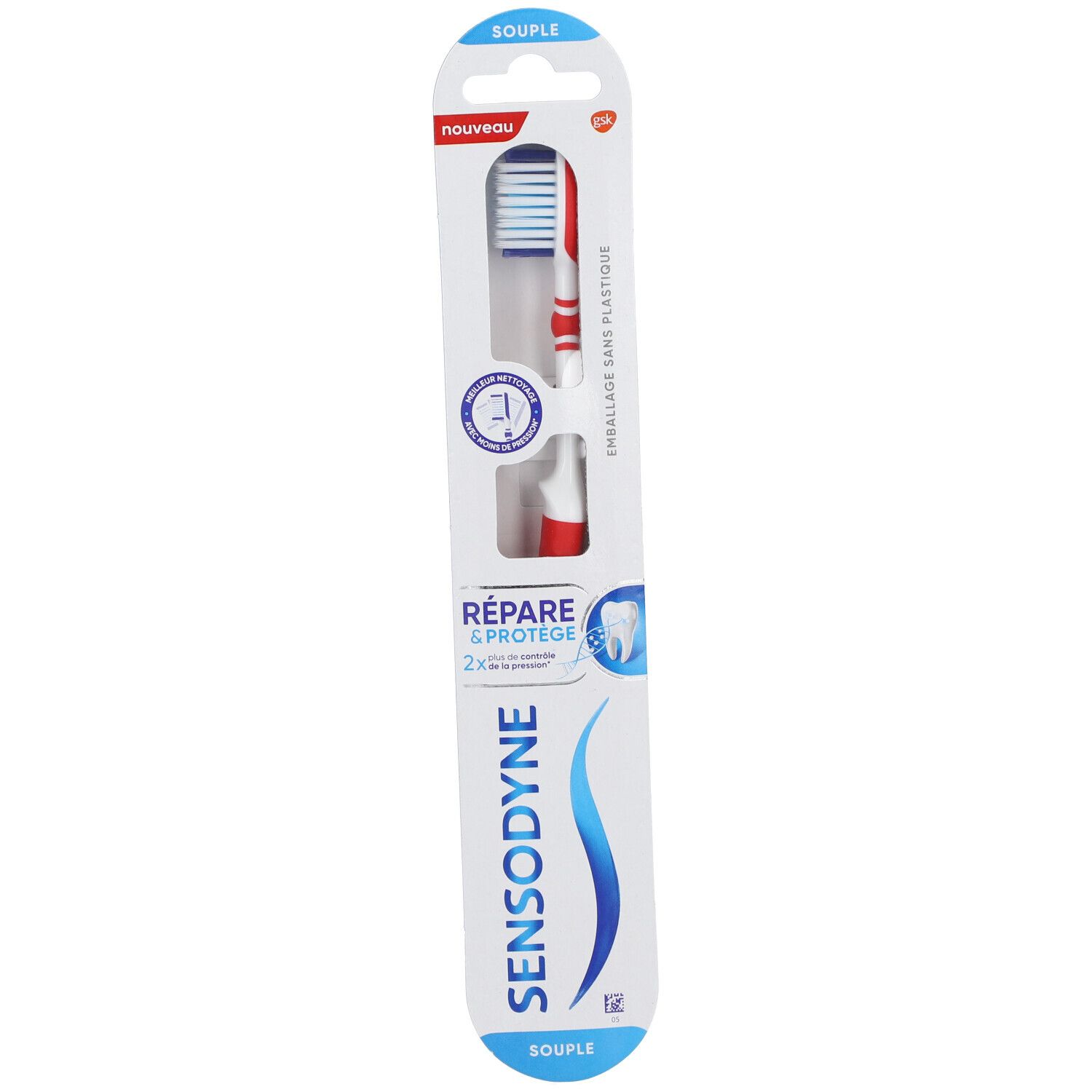 Brosse à dents dans son emballage. Manche blanc avec détails rouges. Soies bleues. Nom et logo du produit sur l'emballage.