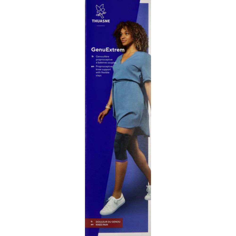 Genouillère THUASNE GenuExtrem sur la jambe d'une femme. Emballage avec nom et logo du produit, femme marchant.