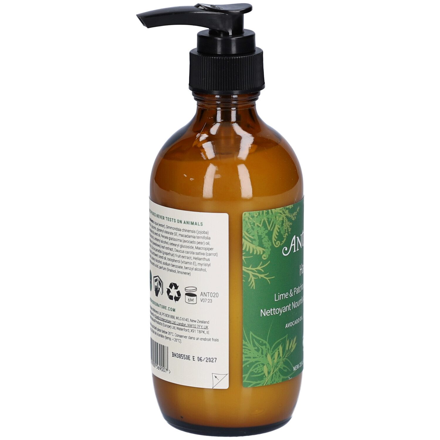 Flacon en verre brun, vue latérale. Étiquette avec informations produit, ingrédients et symboles de recyclage. Pompe noire.