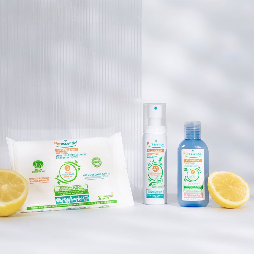 Trois produits: lingettes, spray moussant et flacon bleu. Étiquettes: Puressentiel. Moitiés de citron.