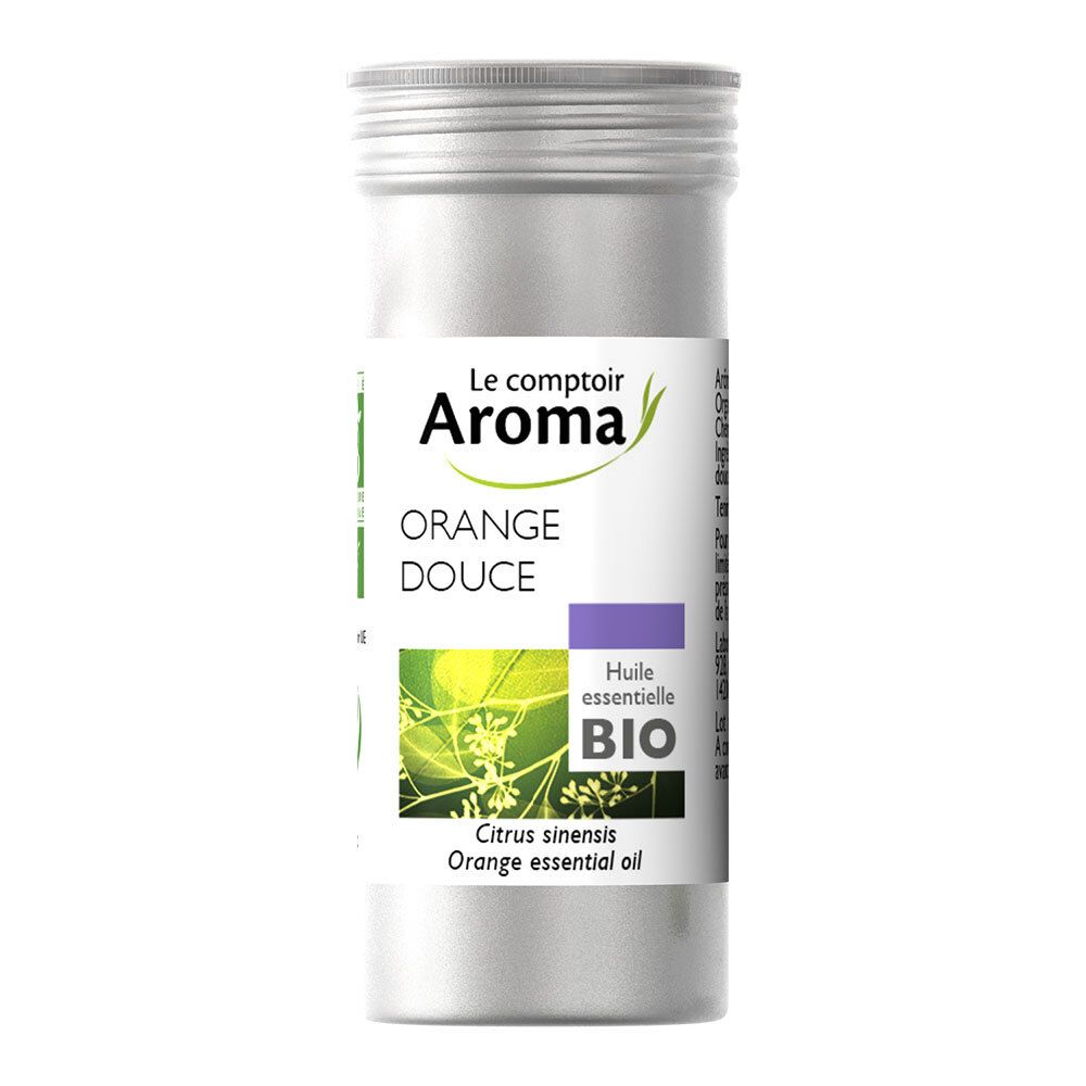 Emballage cylindrique en métal. Étiquette avec nom du produit et logo. Inscription: Orange Douce, Huile essentielle BIO. Argenté.