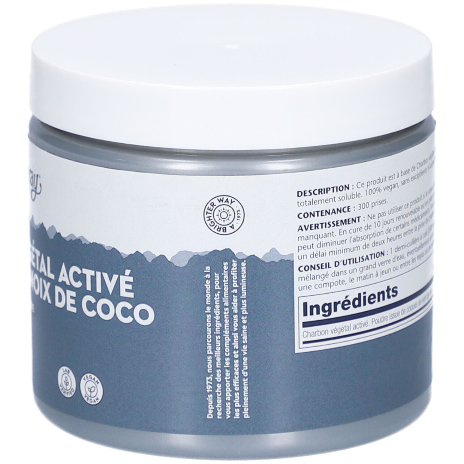 Pot rond avec couvercle blanc. Inscription: CHARBON VÉGÉTAL ACTIF DE COQUES DE NOIX DE COCO. Certification vegan.