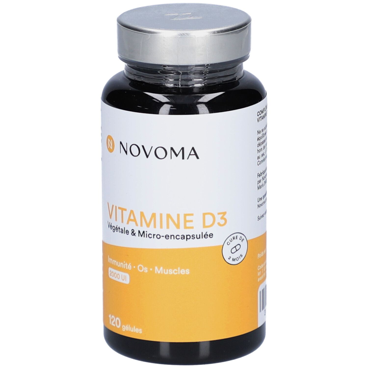 Flacon noir NOVOMA VITAMINE D3. Étiquette jaune avec texte. 120 gélules. Bouchon argenté. 'Cure de 2 mois'.