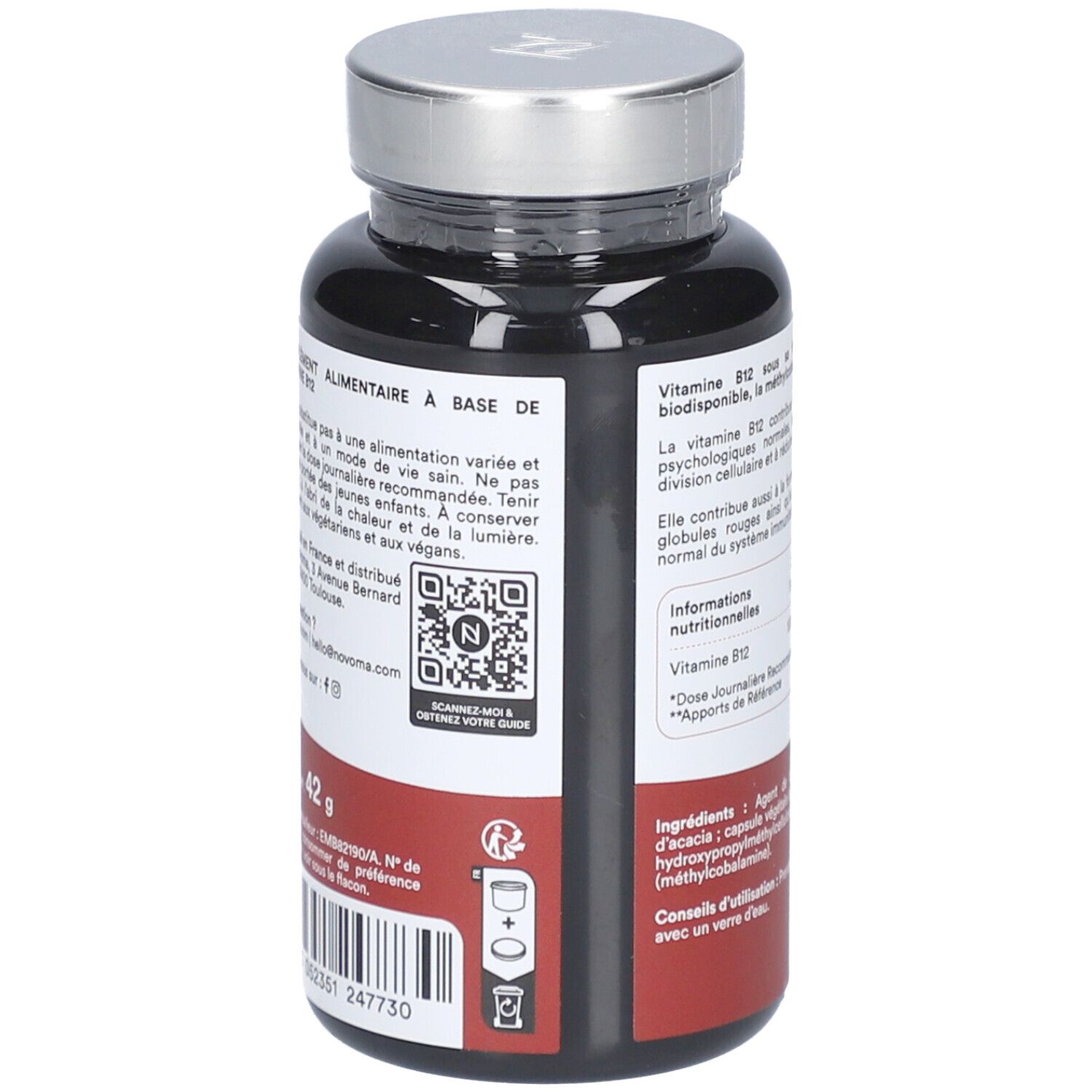 Dos du flacon NOVOMA VITAMINE B12. Texte, QR code et informations. Fond rouge.