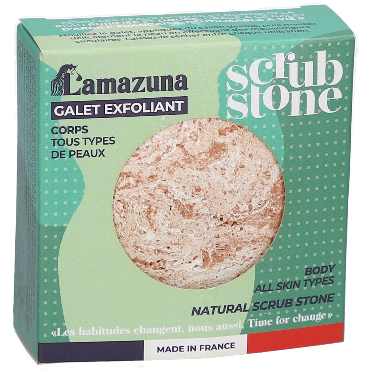 Boîte verte avec galet exfoliant rond. Inscription : Lamazuna, Galet Exfoliant, Scrub Stone, tous types de peaux. Fabriqué en France.