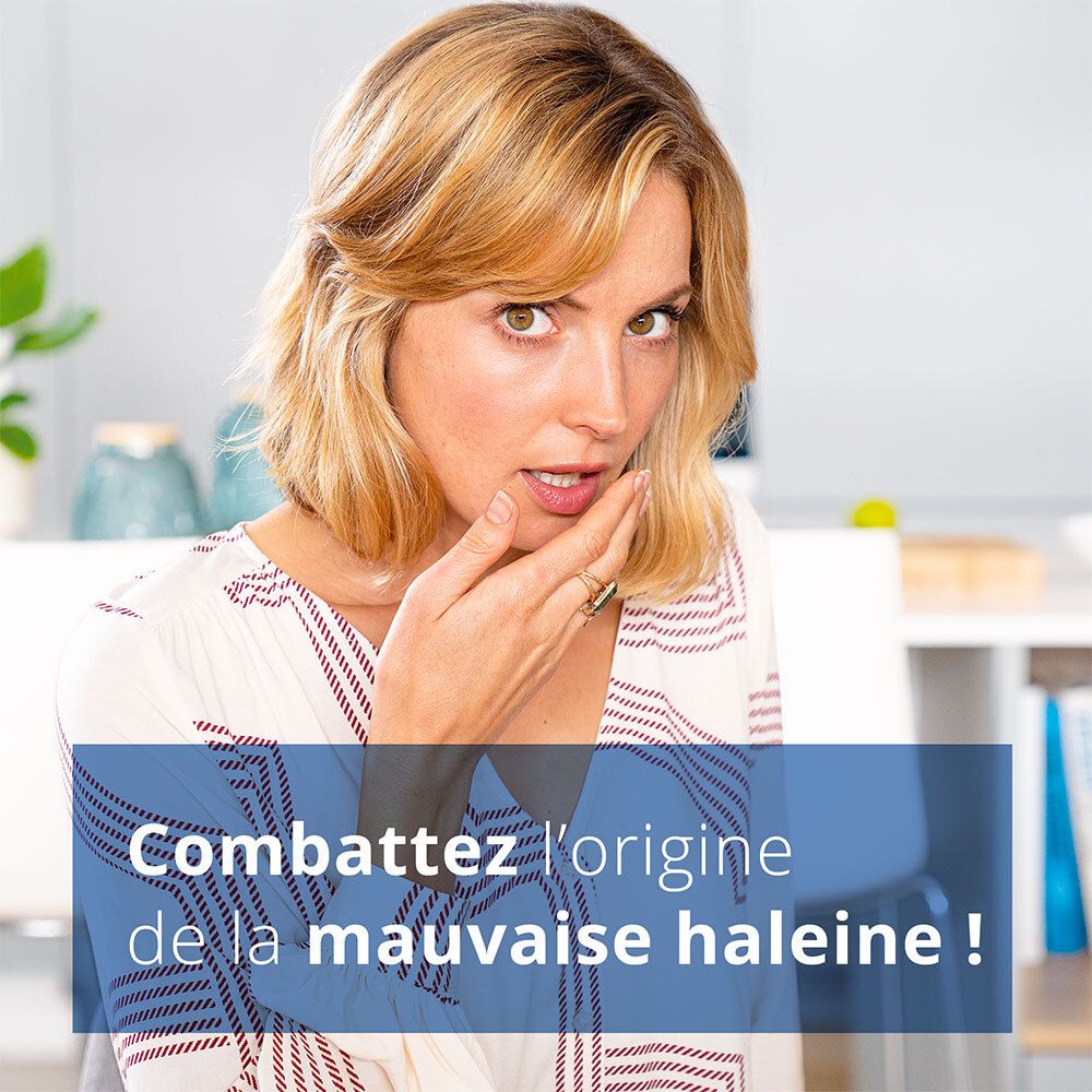 Femme touchant son menton. Texte : Combattez l'origine de la mauvaise haleine !