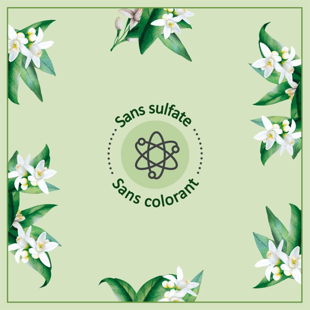 Image carrée, fond vert, fleurs blanches. Texte: Sans sulfate, Sans colorant.