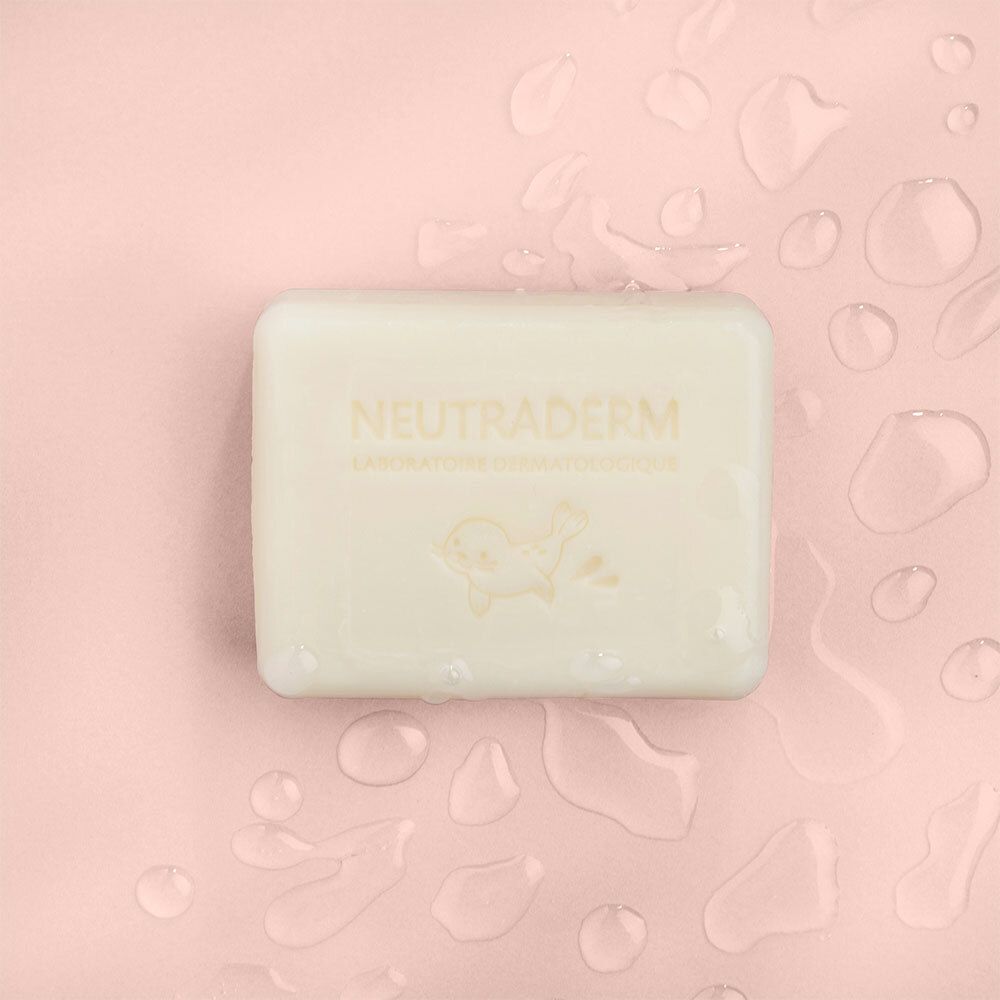 Savon rectangulaire sur fond rose. Logo Neutraderm. Impression d'un phoque.